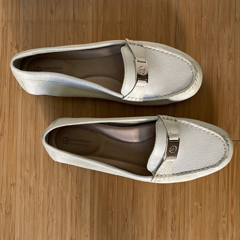 Giani Bernini flat shows , white , size 6